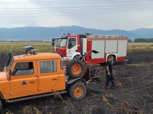 Горя пожар в землището между Звъничево и Мокрище