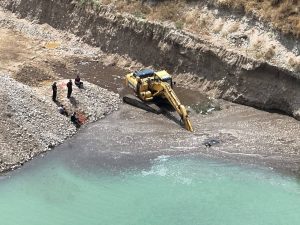Извадиха тялото на загиналия багерист от наводнения изкоп край село Лозеn
