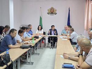 262 пожара на сухи треви и отпадъци досега са гасили огнеборците