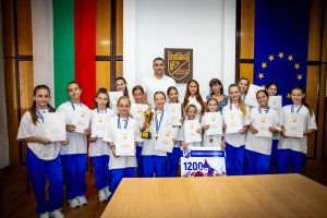 Кметът Куленски награди танцьорите от MDX
