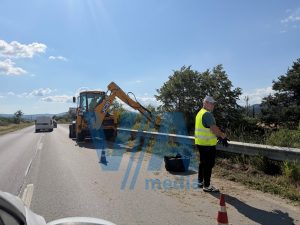 Почистват крайпътната растителност на входа на Велинград