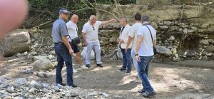 Кмет и депутат огледаха водопровода на Новомахаленска река