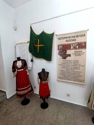 В музея в Панагюрище гостува изложба на народни носии