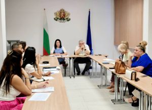 Наемат 11 души в Пазарджик за почистване на речни корита