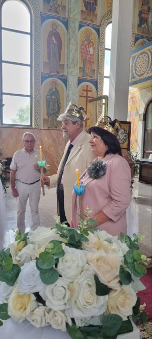 Шефът на Второ вътрешно отделение д-р Станчев сключи църковен брак със съпругата си