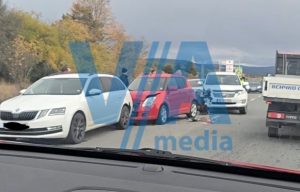 Верижна катастрофа затруднява движението по пътя за Велинград