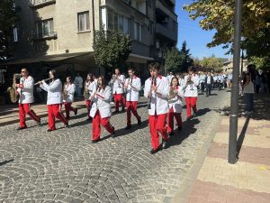 Панагюрище събра духови оркестри и мажоретни състави от страната